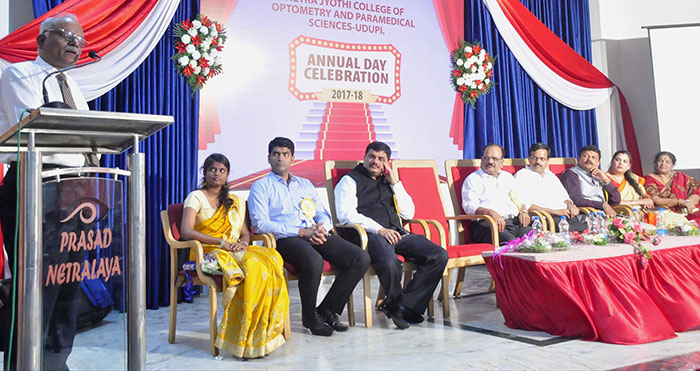 ವೈದ್ಯಕೀಯ ವಿದ್ಯಾರ್ಥಿಗಳಿಗೆ ಏಕಾಗ್ರತೆ ಮುಖ್ಯ: ಡಾ.ಚಂದ್ರಶೇಖರ್